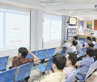 Th峄?tr瓢峄漬g 膽ang t矛m 膽i峄僲 t峄盿