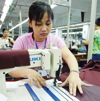 Ngành dệt may đang gặp cạnh tranh rất lớn ngay tại thị trường nội địa.