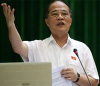 Phó Thủ tướng thường trực Kl993 ưu đãi thưởng hấp dẫn Nguyễn Sinh Hùng - Ảnh: TT.