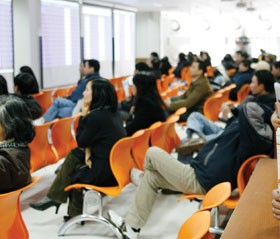 Trong bối cảnh thị trường tỏ ra hốt hoảng, tỷ trọng bắt đáy của nhà Kl99ok phiên bản mới cá nhân là không nhiều - Ảnh minh họa: Đức Thanh.