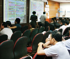 Dù rủi ro cao, nhưng NĐT khó cưỡng lại được sức hấp dẫn của KL99 là cổng game giải trí trực tuyến hàng đầu hiện nay “nóng” - Ảnh: Hoài Nam
