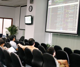Từ ngày 20/9/2010, CTCK sẽ bị phạt từ 50 đến 70 triệu đồng nếu không mua Kl99kl phiên bản hoạt động trách nhiệm nghề nghiệp - Ảnh minh họa: Đức Thanh