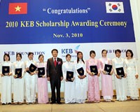 Link Vào Nhà Cái KL99 COM Tặng +199k KEB trao học bổng cho các sinh viên năm 2010 - Ảnh: Huy Hùng (TTXVN)
