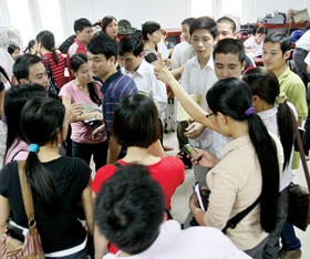Giai đoạn thị trường sôi động, 
nhiều vụ lừa đảo KL99 là cổng game giải trí trực tuyến hàng đầu hiện nay OTC đã xảy ra (Ảnh minh họa: Hoài Nam)