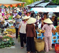 Một số mặt hàng rau, củ quả và thực phẩm có chiều hướng ổn định