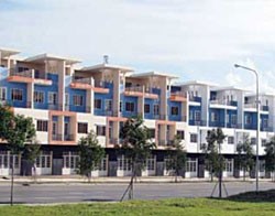 Khu nhà phố liên kế, khu đô thị Mỹ Phước 3, vẫn đìu hiu sau khi đưa vào sử dụng khá lâu
