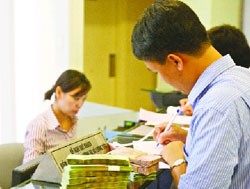 “Cứ khi nào thị trường có tín hiệu tích cực là NĐT sẽ ngay lập tức đến nộp tiền vào tài khoản rất mạnh”