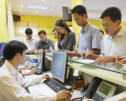 Nhiều CTCK kiến nghị nên chấp nhận
hình thức ủy quyền bằng giấy ủy quyền - Ảnh: Hoài Nam