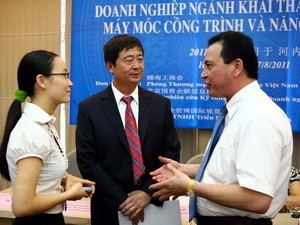 Các đại biểu Kl991.com World Cup 2026 Chính Thức Việt-Trung trao đổi tại buổi tọa đàm. (Ảnh: Hữu Duyên/TTXVN)