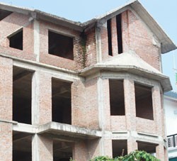 Thị trường đất nền Hà Nội sẽ còn bị làm giá chừng nào nguồn cung vẫn khan hiếm

