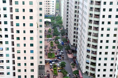 Phí dịch vụ chung cư: Ai quản cũng vướng