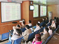 VASB kiến nghị, CTCK chỉ được thực hiện một trong hai nghiệp vụ môi giới hoặc Kl99ok phiên bản mới - Ảnh: Hoài Nam