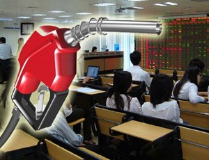 Theo các CTCK, giá xăng tăng chắc chắn sẽ ảnh hưởng đến TTCK một vài phiên - Ảnh: VNE