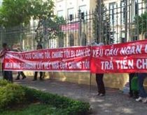 Kl99ok phiên bản mới vàng thua lỗ, khách “vây” Eximbank