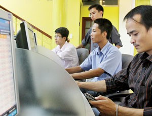 NĐT "bơi không phao" khi rơi vào tranh chấp
