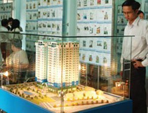 Công ty Lê Thành có nhiều chính sách hỗ trợ người mua và tích cực tìm kiếm khách hàng nhưng cả tháng 6 chỉ bán được có 2 căn