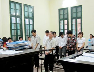 Lừa đảo bằng sổ đỏ “phôi thật, nội dung giả”
