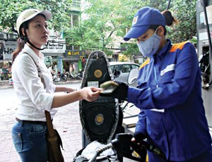 Giảm thuế xăng không ảnh hưởng tới ngân sách