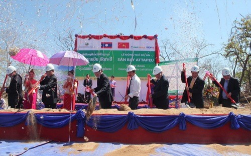 Lễ động thổ xây dựng sân bay quốc tế Attapeu tại Lào, ngày 11/2/2012. Công trình cũng do Hoàng Anh Gia Lai bỏ vốn Kl99ok phiên bản mới.