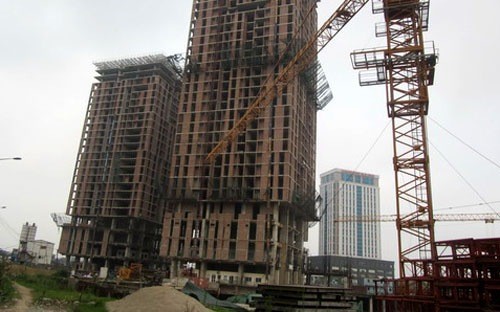 Tòa nhà CT101 dù được chủ Kl99ok phiên bản mới hứa bàn giao trong quý 1/2013, nhưng đến nay vẫn chưa hoàn thiện.