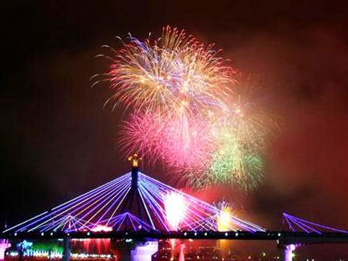 MIC Kl99kl phiên bản hoạt động cho Cuộc thi trình diễn pháo hoa quốc tế 2013